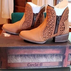 Circle G- Womens Tan Cut Out Perforated Ankle Boots  Zippers Heel Western Sz.7